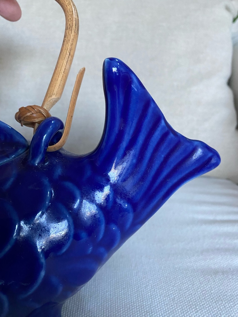 VTG World Market Cobalt Blue Ceramic Koi Fish Teapot Bamboo Handle - Picture 4 of 8